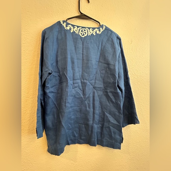 Lilly Pulitzer Navy Blue Tunic with White Embroidery - Picture 2 of 7